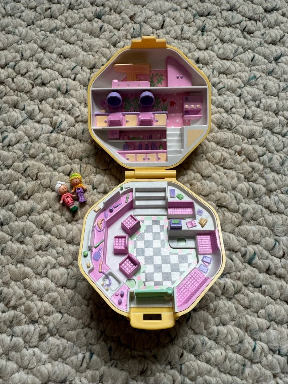 Vintage 1990 Polly Pocket Hair Salon playset made by Bluebird